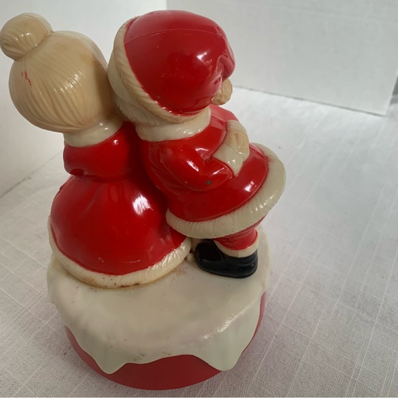 Vintage Musical Mr. and Mrs. Santa Claus. Revolving. - Picture 4 of 6